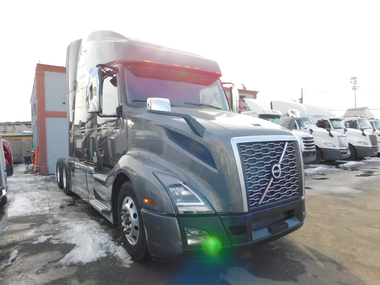 2023 VOLVO VNL-760 Tandem Axle Sleeper #1 2023 VOLVO VNL-760 Tandem Axle Sleeper #1